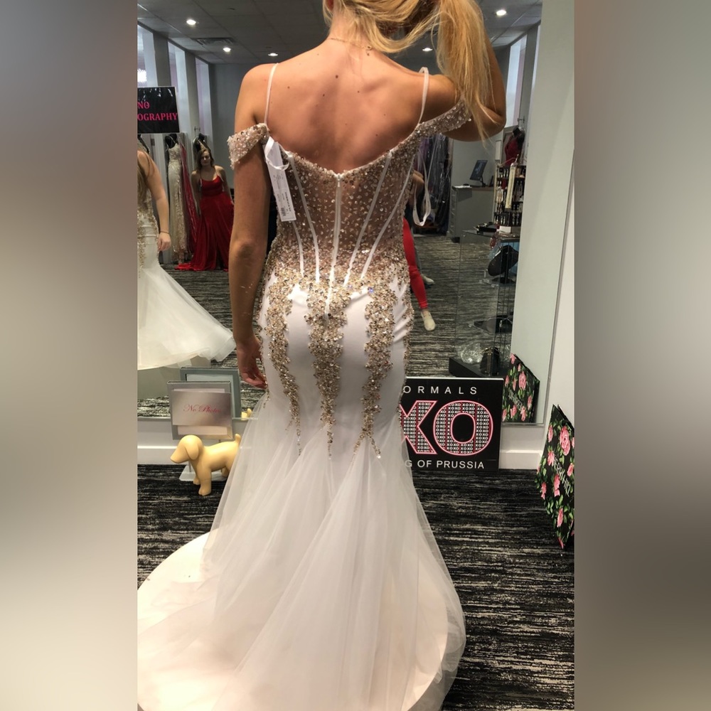 Selling prom dress in perfect condition. Only worn once.